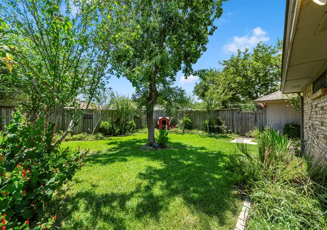 Photo 3 of Single family home for sale at 506 Willowcrest Dr, Garland, TX 75040 | MLS# 21331702 | Listing updated on 2026-10-07