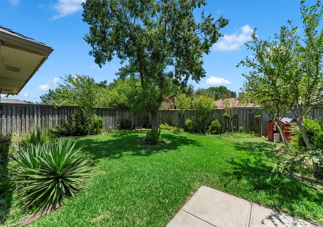 Photo 4 of Single family home for sale at 506 Willowcrest Dr, Garland, TX 75040 | MLS# 21331702 | Listing updated on 2026-10-07