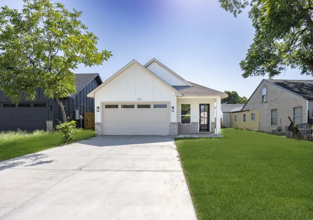 Photo 1 of Sale Pending at 903 S Ayers Ave, Fort Worth, TX 76103 | MLS# 21340499 | Listing updated on 2026-08-07