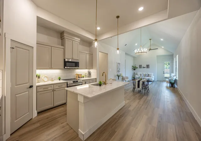 Photo 3 of Sale Pending at 903 S Ayers Ave, Fort Worth, TX 76103 | MLS# 21340499 | Listing updated on 2026-08-07