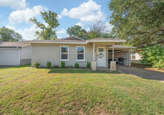 1st image of 809 Phillips St, Cleburne, TX 76033 | MLS# 21340421