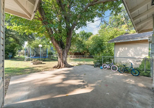 4th image of 809 Phillips St, Cleburne, TX 76033 | MLS# 21340421