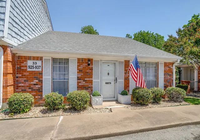 Photo 1 of Condo for sale at 937 Roaring Springs Rd, Fort Worth, TX 76114 | MLS# 21338527 | Listing updated on 2026-08-31