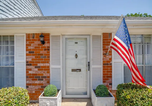 Photo 2 of Condo for sale at 937 Roaring Springs Rd, Fort Worth, TX 76114 | MLS# 21338527 | Listing updated on 2026-08-31