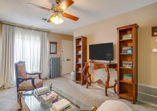 Photo 4 of Condo for sale at 937 Roaring Springs Rd, Fort Worth, TX 76114 | MLS# 21338527 | Listing updated on 2026-08-31