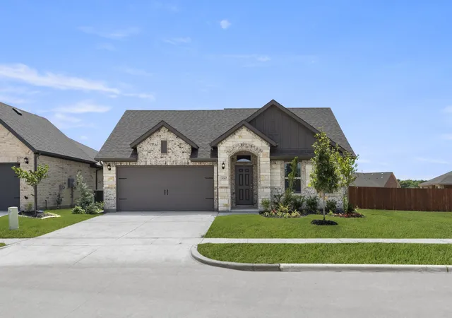Photo 1 of Single family home for sale at 223 Van Horn Dr, Terrell, TX 75160 | MLS# 21340598 | Listing updated on 2026-10-01
