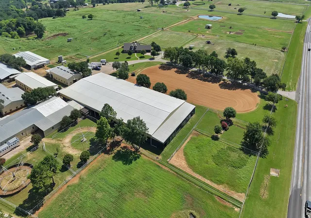 Photo 4 of House for sale at 15135 E Fm 922, Tioga, TX 76271 | MLS# 21325933 | Listing updated on 2026-08-26