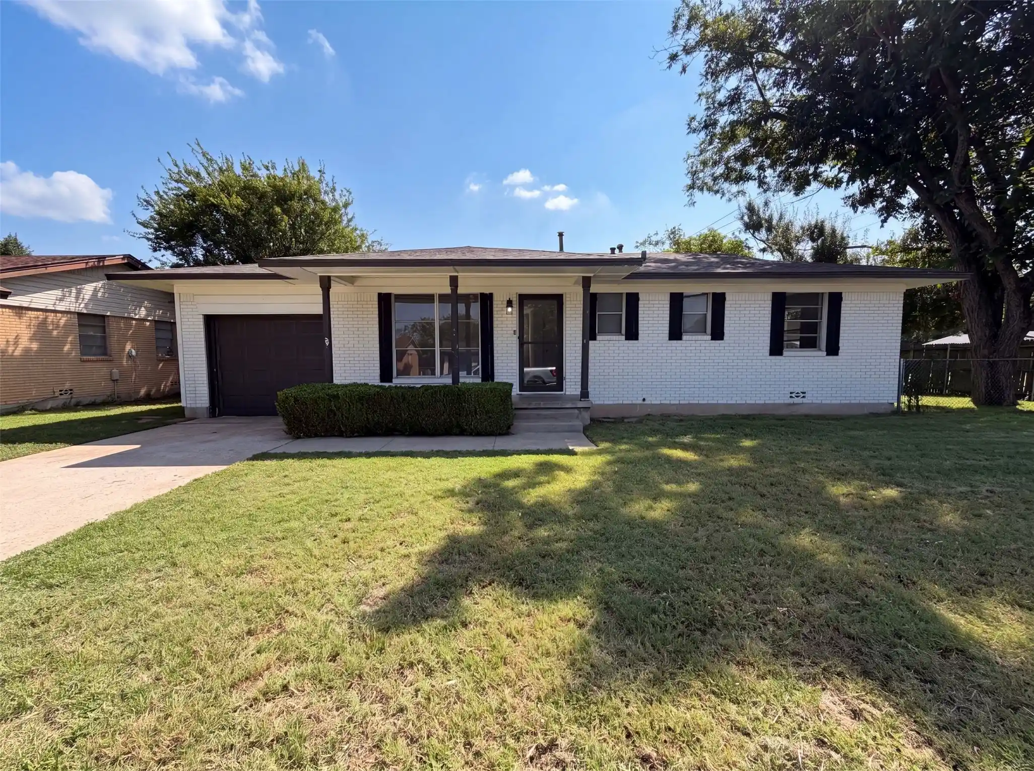 Photo 1 of Single family home for sale at 1213 S Ridgeway Dr, Cleburne, TX 76033 | MLS# 21340601 | Listing updated on 2026-10-09