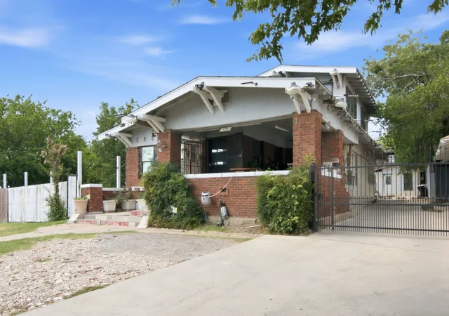 Photo 2 of Single family home for sale at 2929 E Lancaster Ave, Fort Worth, TX 76103 | MLS# 21339092 | Listing updated on 2026-08-24