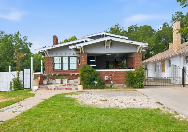 Photo 3 of Single family home for sale at 2929 E Lancaster Ave, Fort Worth, TX 76103 | MLS# 21339092 | Listing updated on 2026-08-24