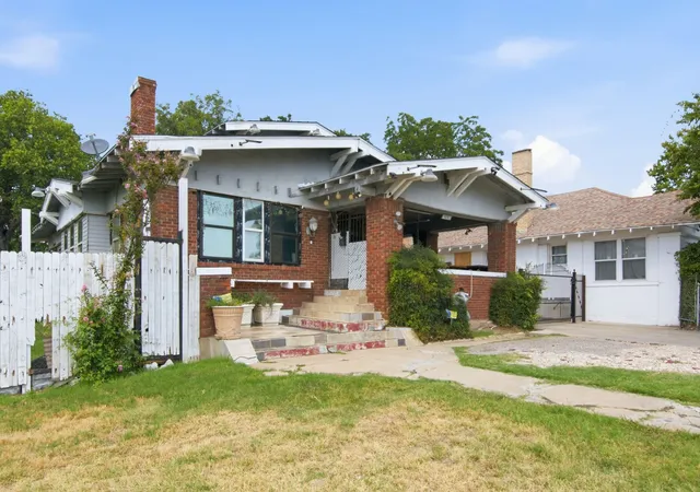 Photo 3 of Single family home for sale at 2929 E Lancaster Ave, Fort Worth, TX 76103 | MLS# 21339092 | Listing updated on 2026-08-24