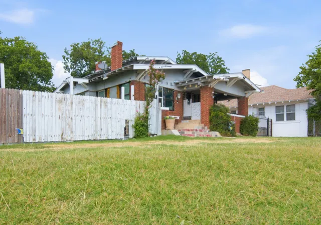 Photo 4 of Single family home for sale at 2929 E Lancaster Ave, Fort Worth, TX 76103 | MLS# 21339092 | Listing updated on 2026-08-24