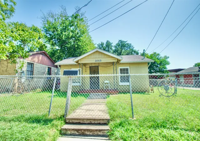 Photo 1 of Single family home for sale at 2015 N 12th St, Waco, TX 76708 | MLS# 21340612 | Listing updated on 2026-07-25