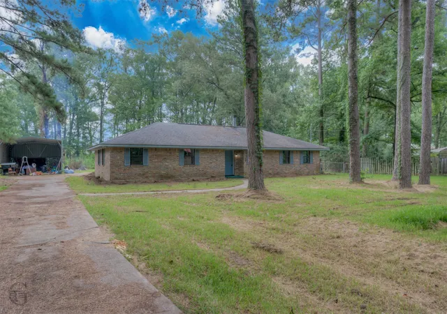 Photo 1 of Sale Pending at 220 E Cloverleaf Dr, Haughton, LA 71037 | MLS# 21340578 | Listing updated on 2026-08-13