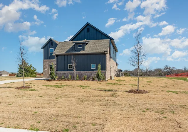 Photo 2 of Single family home for sale at 610 Crystal Lake Ln, Red Oak, TX 75154 | MLS# 21340683 | Listing updated on 2026-08-26