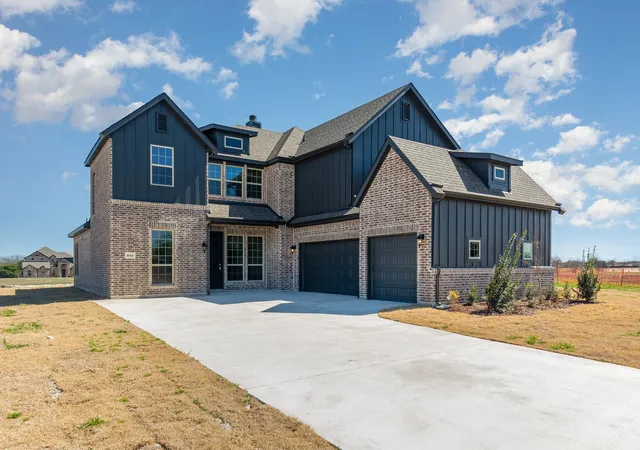 Photo 3 of Single family home for sale at 610 Crystal Lake Ln, Red Oak, TX 75154 | MLS# 21340683 | Listing updated on 2026-08-26