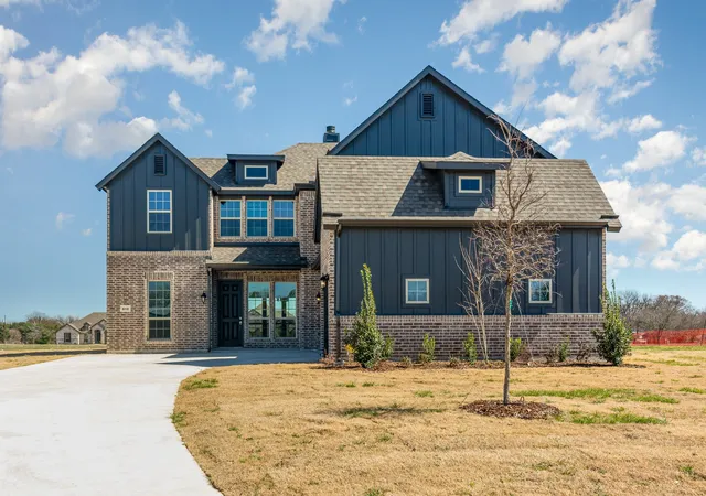 Photo 3 of Single family home for sale at 610 Crystal Lake Ln, Red Oak, TX 75154 | MLS# 21340683 | Listing updated on 2026-09-26