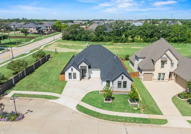 Photo 3 of Single family home for sale at 7203 Harris Pl, Arlington, TX 76001 | MLS# 21340686 | Listing updated on 2026-08-25