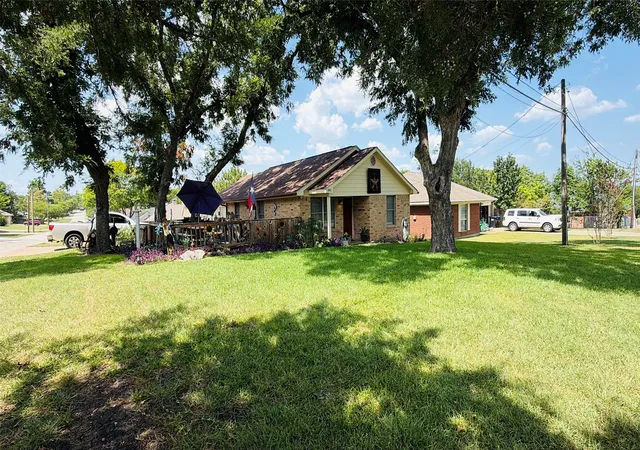 Photo 3 of Single family home for sale at 301 E Mimosa St, Crandall, TX 75114 | MLS# 21340266 | Listing updated on 2026-10-08