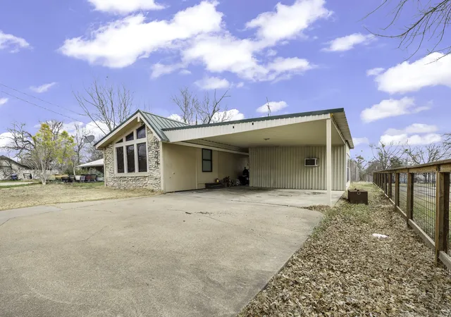 Photo 3 of Single family home for sale at 505 Alexander Rd, Stephenville, TX 76401 | MLS# 21340697 | Listing updated on 2026-09-02