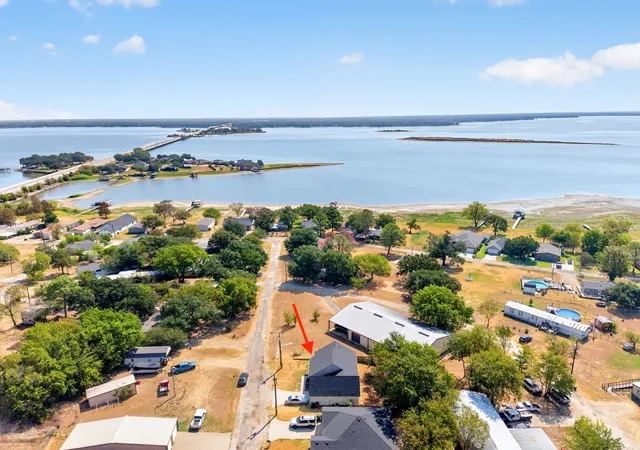 Photo 1 of Single family home for sale at 1007 Rebekah Dr, Kemp, TX 75143 | MLS# 21323159 | Listing updated on 2026-09-28