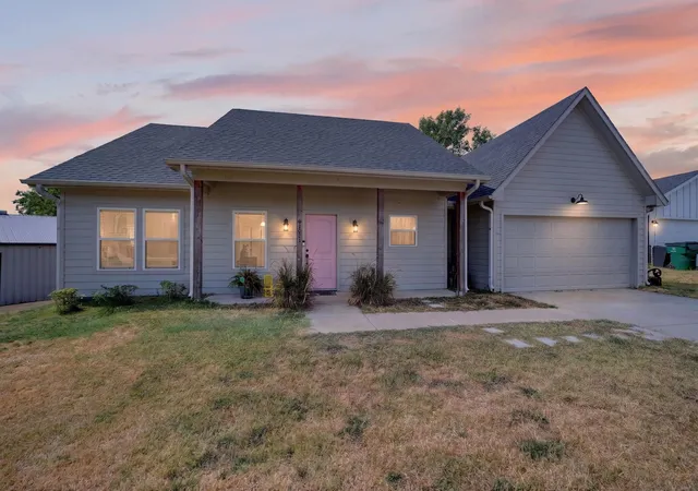 Photo 2 of Single family home for sale at 1007 Rebekah Dr, Kemp, TX 75143 | MLS# 21323159 | Listing updated on 2026-09-28