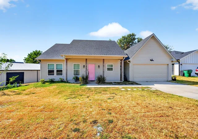 Photo 3 of Single family home for sale at 1007 Rebekah Dr, Kemp, TX 75143 | MLS# 21323159 | Listing updated on 2026-09-28