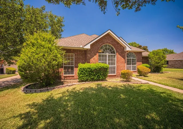 3rd image of 103 Meadow Glen Ln, Red Oak, TX 75154 | MLS# 21340729