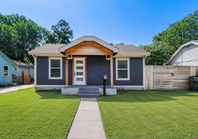 Photo 1 of Single family home for sale at 3522 Kenilworth St, Dallas, TX 75210 | MLS# 21334342 | Listing updated on 2026-08-21