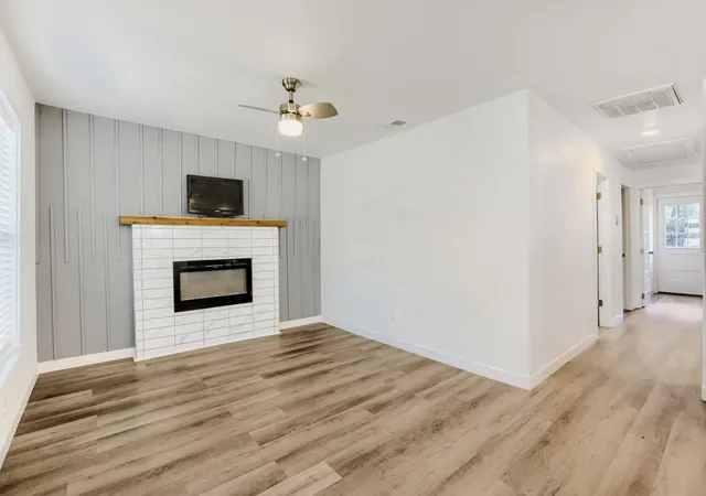 Photo 4 of Single family home for sale at 3522 Kenilworth St, Dallas, TX 75210 | MLS# 21334342 | Listing updated on 2026-08-21