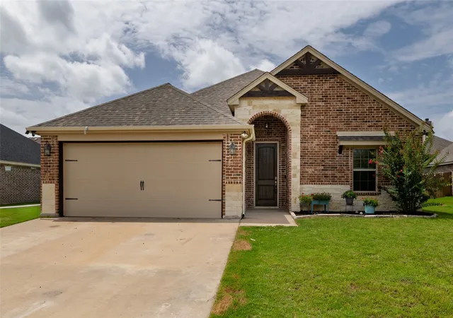 Photo 4 of Single family home for sale at 205 Harp Ave, Godley, TX 76044 | MLS# 21338596 | Listing updated on 2026-08-22