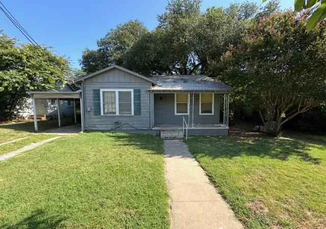 Photo 1 of Single family home for sale at 804 W Bridge St, Weatherford, TX 76086 | MLS# 21340749 | Listing updated on 2026-07-25