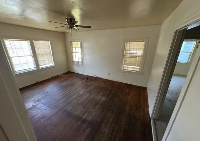 Photo 3 of Single family home for sale at 804 W Bridge St, Weatherford, TX 76086 | MLS# 21340749 | Listing updated on 2026-07-25