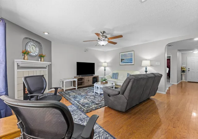 Photo 4 of Single family home for sale at 1017 Lake Trail Dr, Little Elm, TX 75068 | MLS# 21340765 | Listing updated on 2026-08-20