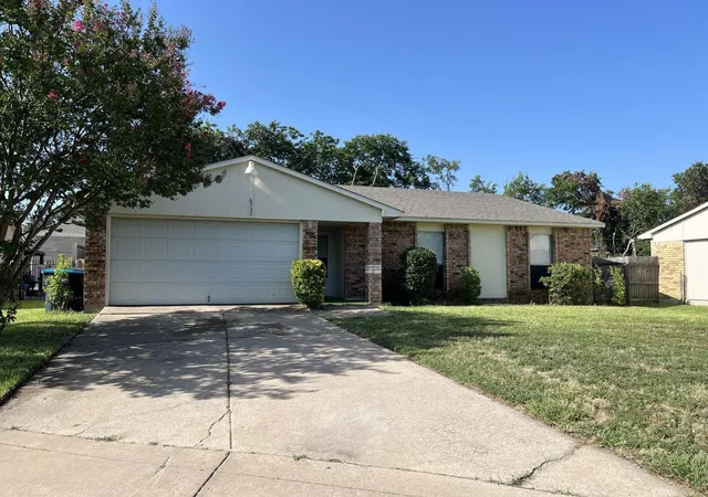 Photo 1 of Single family home for sale at 6932 Misty Glen Ct, Fort Worth, TX 76120 | MLS# 21340781 | Listing updated on 2026-07-25