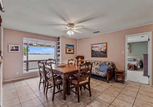Photo 3 of Single family home for sale at 17 Shoreline Dr, Malakoff, TX 75148 | MLS# 21339136 | Listing updated on 2026-09-25