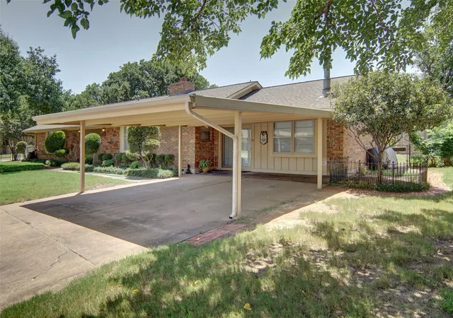 Photo 3 of Single family home for sale at 1706 Goodwin Dr, Mineral Wells, TX 76067 | MLS# 21340176 | Listing updated on 2026-09-20