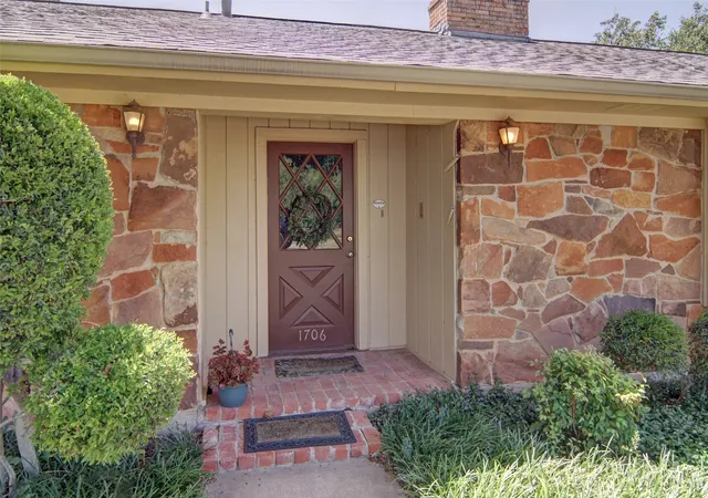 Photo 3 of Single family home for sale at 1706 Goodwin Dr, Mineral Wells, TX 76067 | MLS# 21340176 | Listing updated on 2026-09-20