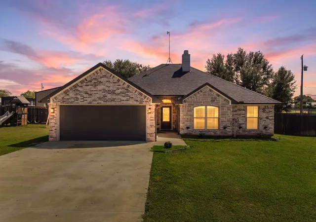 Photo 1 of Single family home for sale at 116 Wildcat Wy, Whitney, TX 76692 | MLS# 21338379 | Listing updated on 2026-08-31