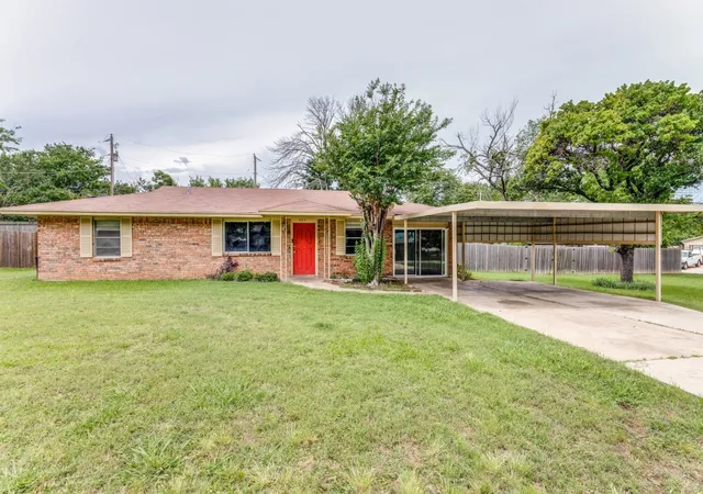 Photo 1 of Single family home for sale at 325 Walnut Ave, Azle, TX 76020 | MLS# 21338024 | Listing updated on 2026-07-26