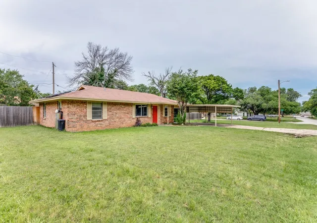 Photo 2 of Single family home for sale at 325 Walnut Ave, Azle, TX 76020 | MLS# 21338024 | Listing updated on 2026-07-26
