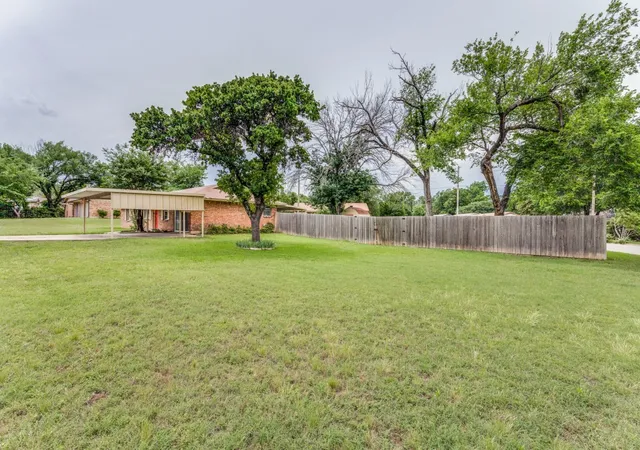 Photo 3 of Single family home for sale at 325 Walnut Ave, Azle, TX 76020 | MLS# 21338024 | Listing updated on 2026-07-26