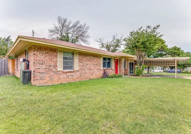 Photo 3 of Single family home for sale at 325 Walnut Ave, Azle, TX 76020 | MLS# 21338024 | Listing updated on 2026-07-26