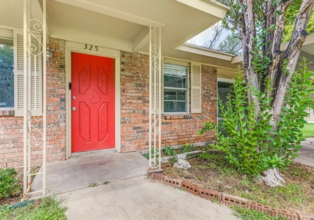 Photo 4 of Single family home for sale at 325 Walnut Ave, Azle, TX 76020 | MLS# 21338024 | Listing updated on 2026-07-26