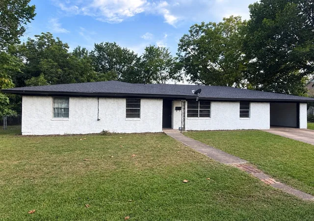Single family home for sale at 150 E Cooper St, Cooper, TX 75432 | MLS# 21340814