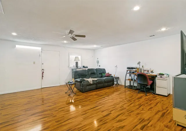 Photo 3 of Single family home for sale at 1032 Cherrywood Ln, Carrollton, TX 75006 | MLS# 21339667 | Listing updated on 2026-08-03