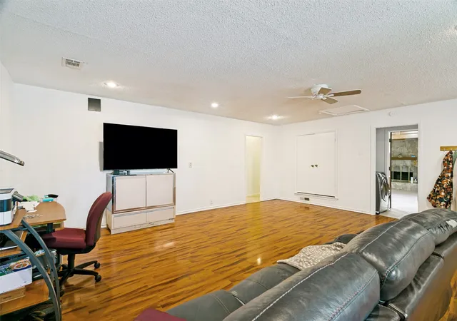 Photo 4 of Single family home for sale at 1032 Cherrywood Ln, Carrollton, TX 75006 | MLS# 21339667 | Listing updated on 2026-08-03