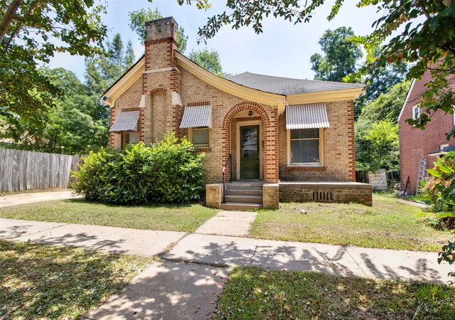 Single family home for sale at 106 N College St, Marshall, TX 75670 | MLS# 21339623