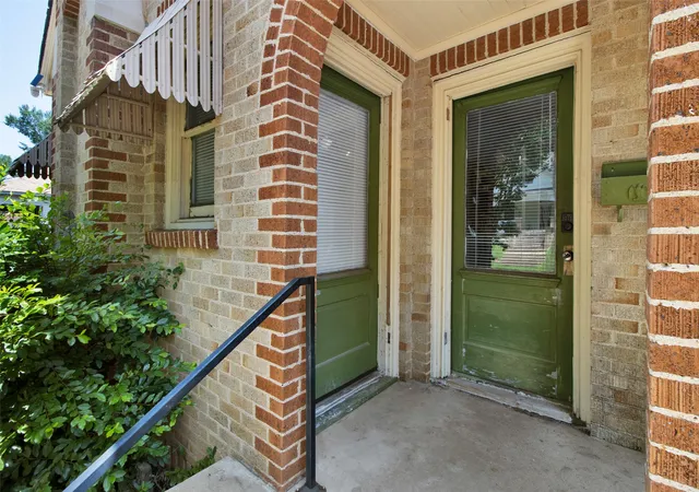 Photo 3 of Single family home for sale at 106 N College St, Marshall, TX 75670 | MLS# 21339623 | Listing updated on 2026-10-07
