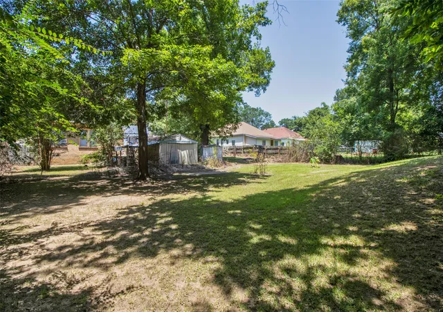 Photo 4 of Single family home for sale at 106 N College St, Marshall, TX 75670 | MLS# 21339623 | Listing updated on 2026-10-07